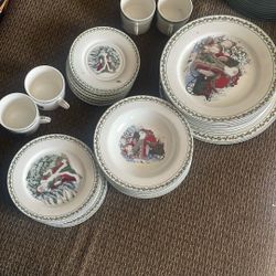 Christmas Plates 36 PCs