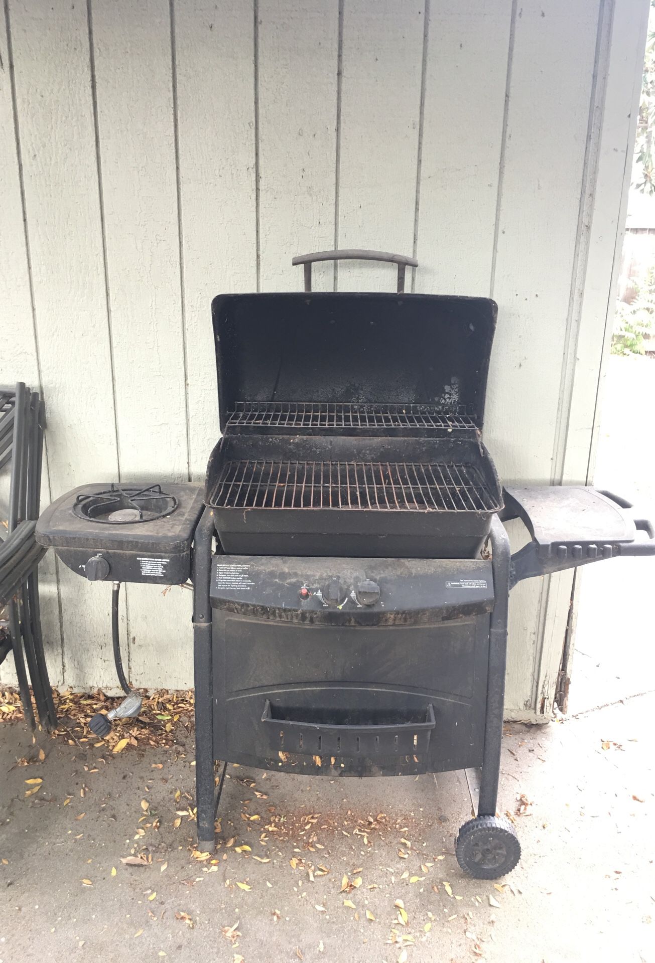 Char-Broil rolling propane BBQ with side grill