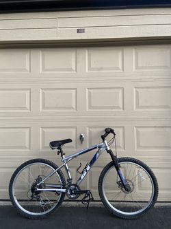 GT Avalanche 3.0 Mountain Bike – 26” Wheels – 24-Speed – Small Frame – Disc Brakes Bicycle 