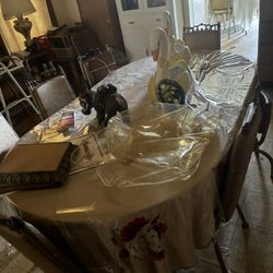 ***FREE*** Vintage Dining Room Table With Chairs **