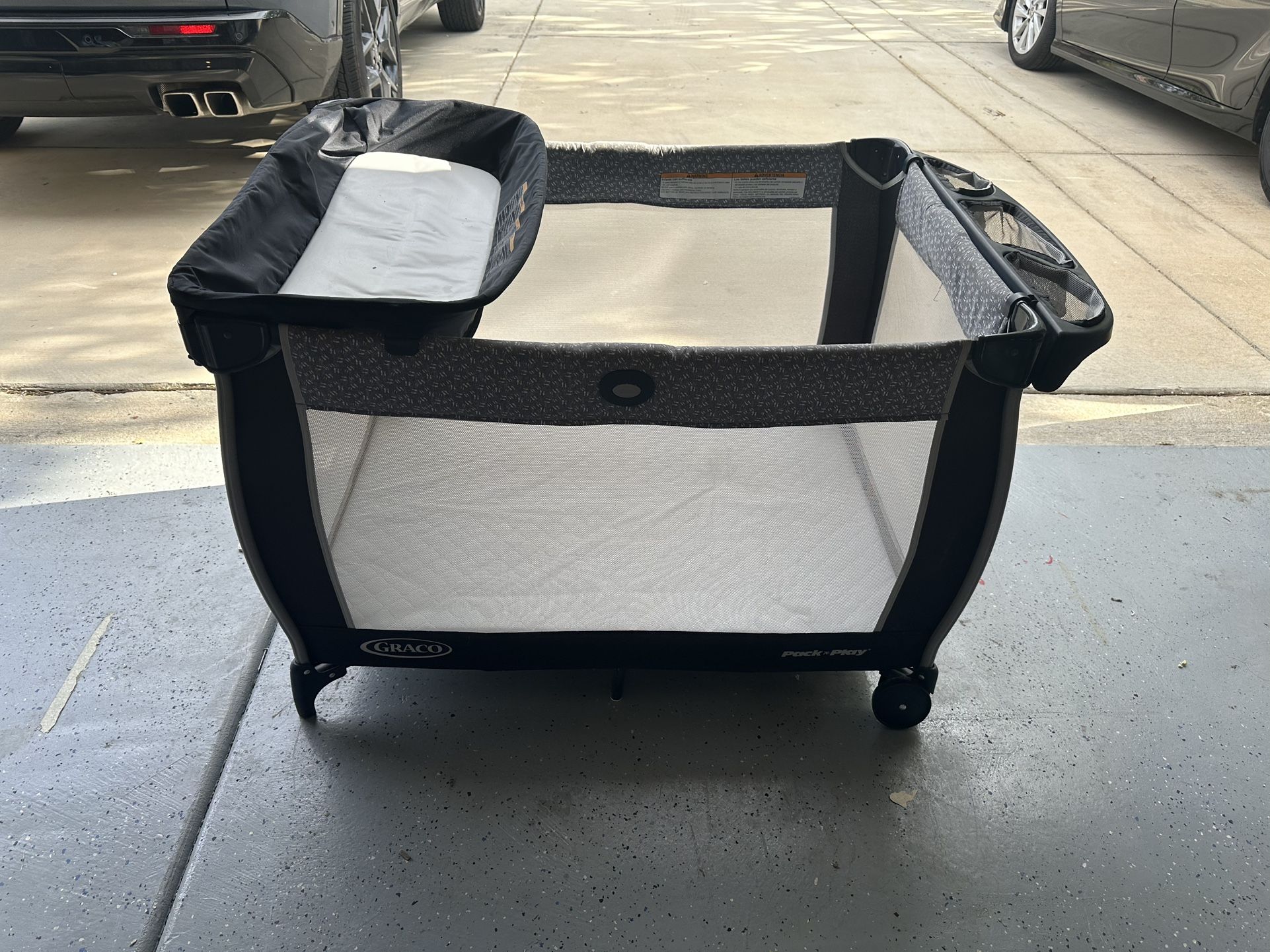 Portable Graco Pack N Play (Read Description)