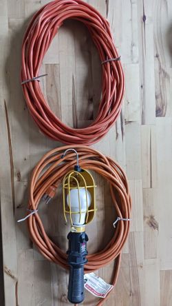 Heavy duty electric extension cords with utility lights