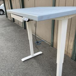 Adjustable Desk 