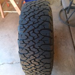 1,,LT 285 / 70 R17