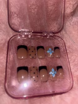 Press on nails