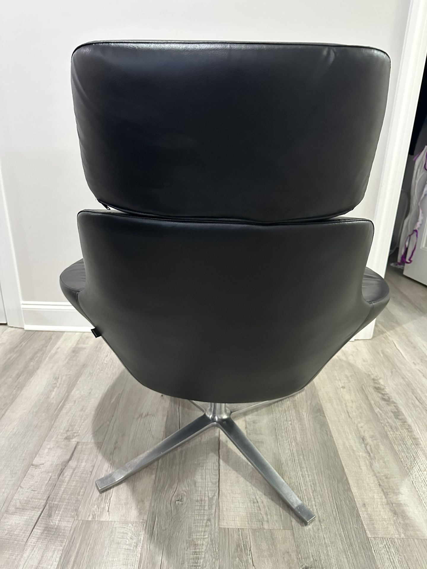 Coalesse Bob Lounge Chair with Headrest