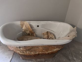 Tub Jacuzzi. In Excellent Condition 