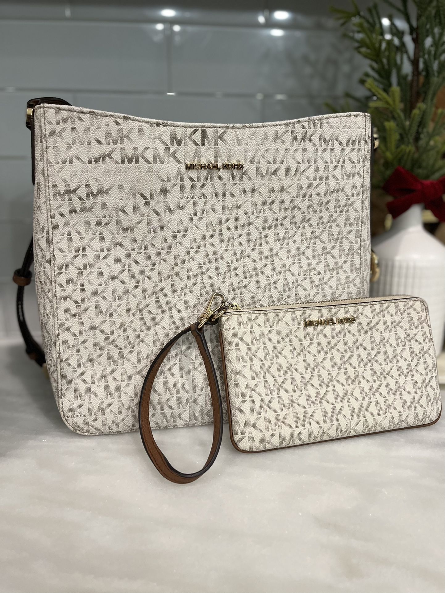Michael Kors Purse With Wallet