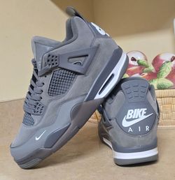 Air Jordan 4