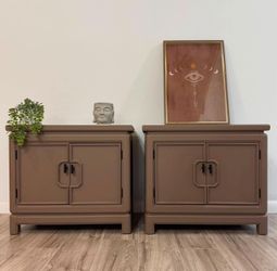 Gorgeous Nightstand Set By Thomasville
28”L x 17”W x 24.5”H