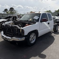 2001 CHEVY SILVERADO IN FOR PARTS!