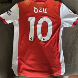 Mesut Özil 21-22 Arsenal Home Kit Authentic 