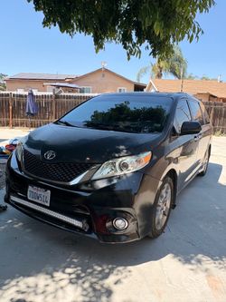 2012 Toyota Sienna