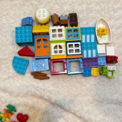 $2 Lego Duplo House Building Parts Set