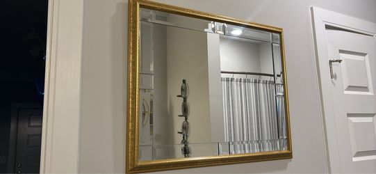 Gold mirror