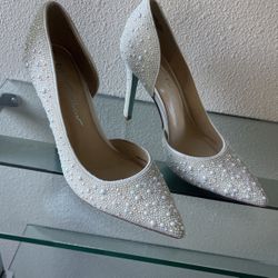 Betsey Johnson White Closed Toe Wedding Shoes Size 6.5 M