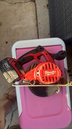 Milwaukee skillsaw