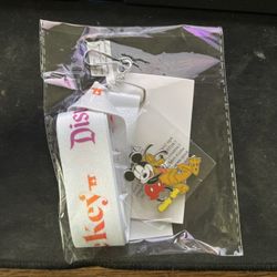 Disney Magic Key Holders 2025 Exclusive Pin Lanyard Mickey and Pluto Disneyland