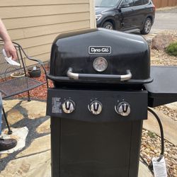 Grill For Sale Dyna Glo Grill With 2 Full  Propane Tanks And Grill Cover 3 Burner 
