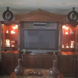 Center Entertainment 