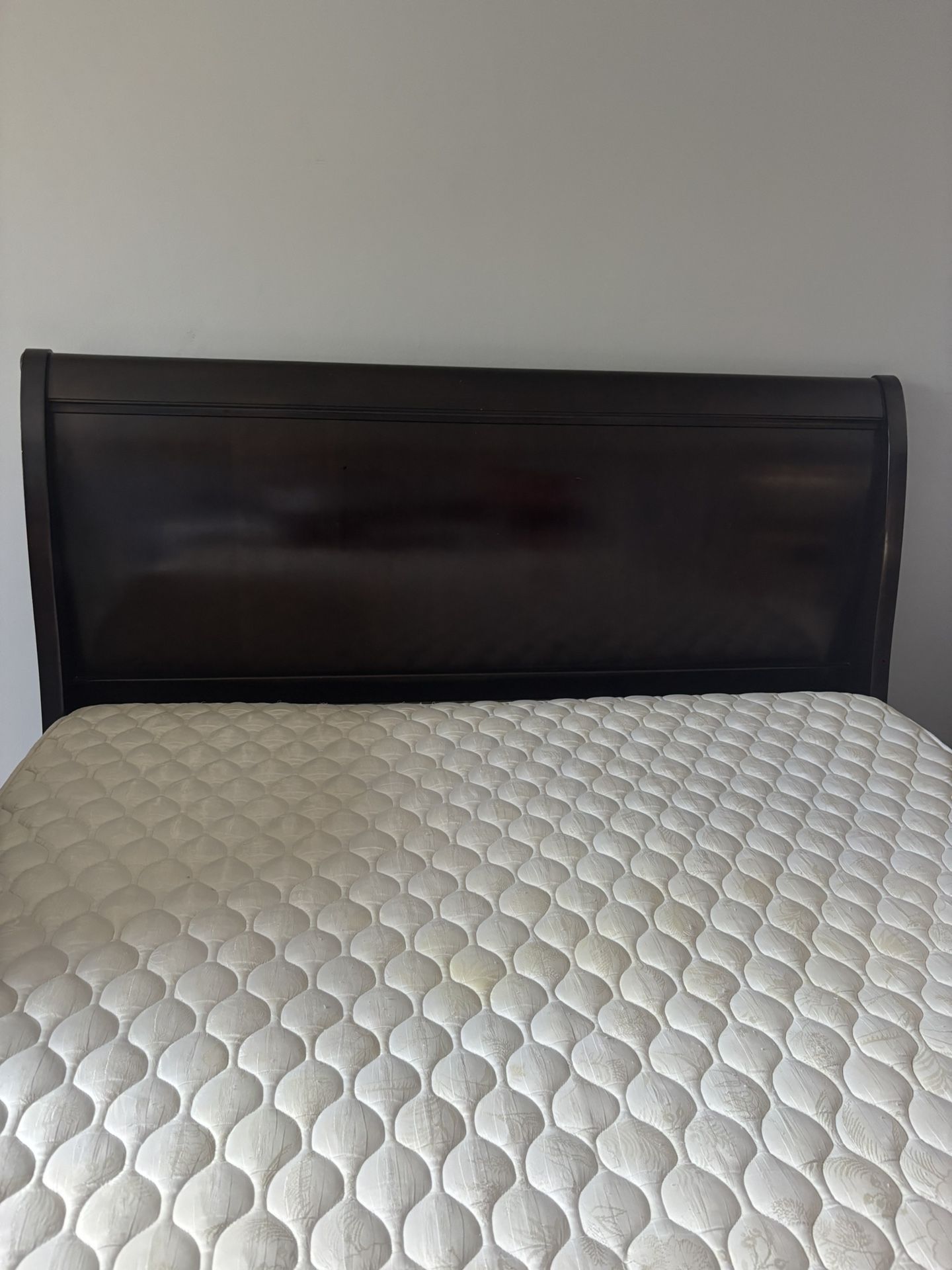 King Mahagony bed Frame + Night Stand