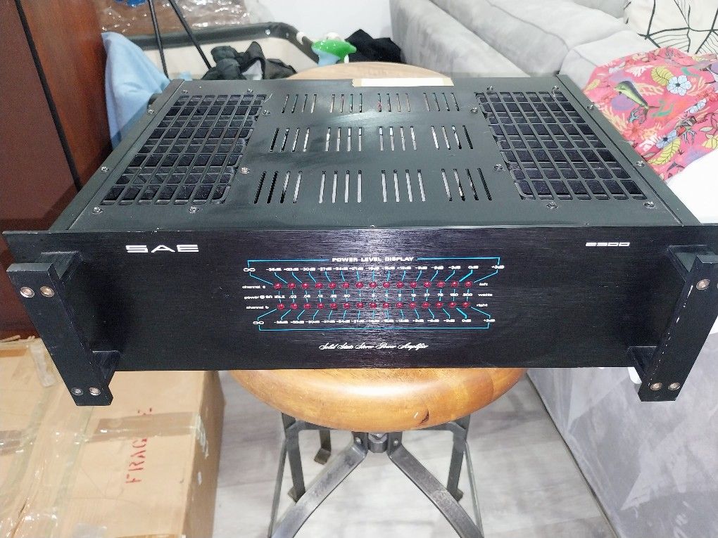 SAE 2300 Vintage Power Amplifier