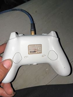 X box one disk drive doesn't work but you can still get games on it I have a video of me playing a game on it.i can send that to comes with the GameSi