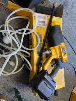 DEWALT DCPW550B 20V 550 PSI Power Cleaner  Pressure Washer (Read)