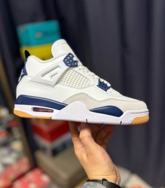 Men's white sports sneakers
