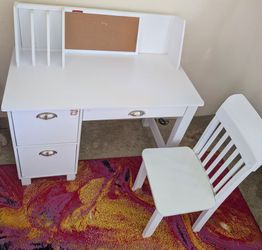 Kidkraft study Deck and chair set Ages 3 years and up