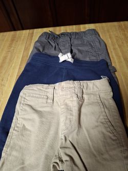 Pants..Boys .size 3t..1..beige old Navy..1carter..https://offerup.com/redirect/?o=MWdyYXkuR2Fw