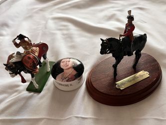 Antique’ Her Majesty The Queen’