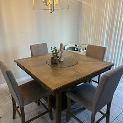 Living Spaces Table Plus 4 Chairs