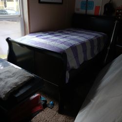 FREE Beautiful Twin Slay Bedframe
