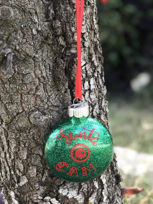 CUSTOM ORNAMENTS AND HOLIDAY PLATES