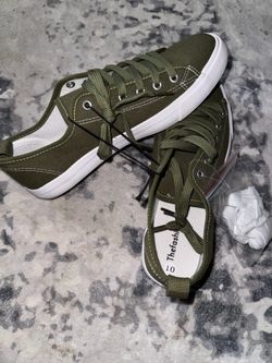 New. Women’s Size 10 Canvas Low Top Shoes