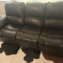Leather Rooms To Go Recliner Sofa  In Excellent Condition 
