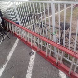 28ft Fiberglass Extension Ladder- Used