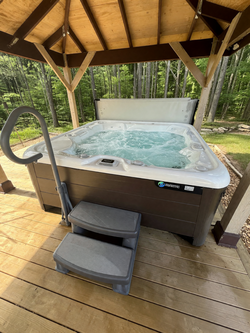 2020 HotSpring Highlife Envoy – Like New, 5-Person Saltwater – Fayetteville, GA