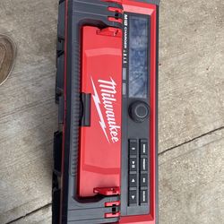 Milwaukee Bluetooth radio pack out