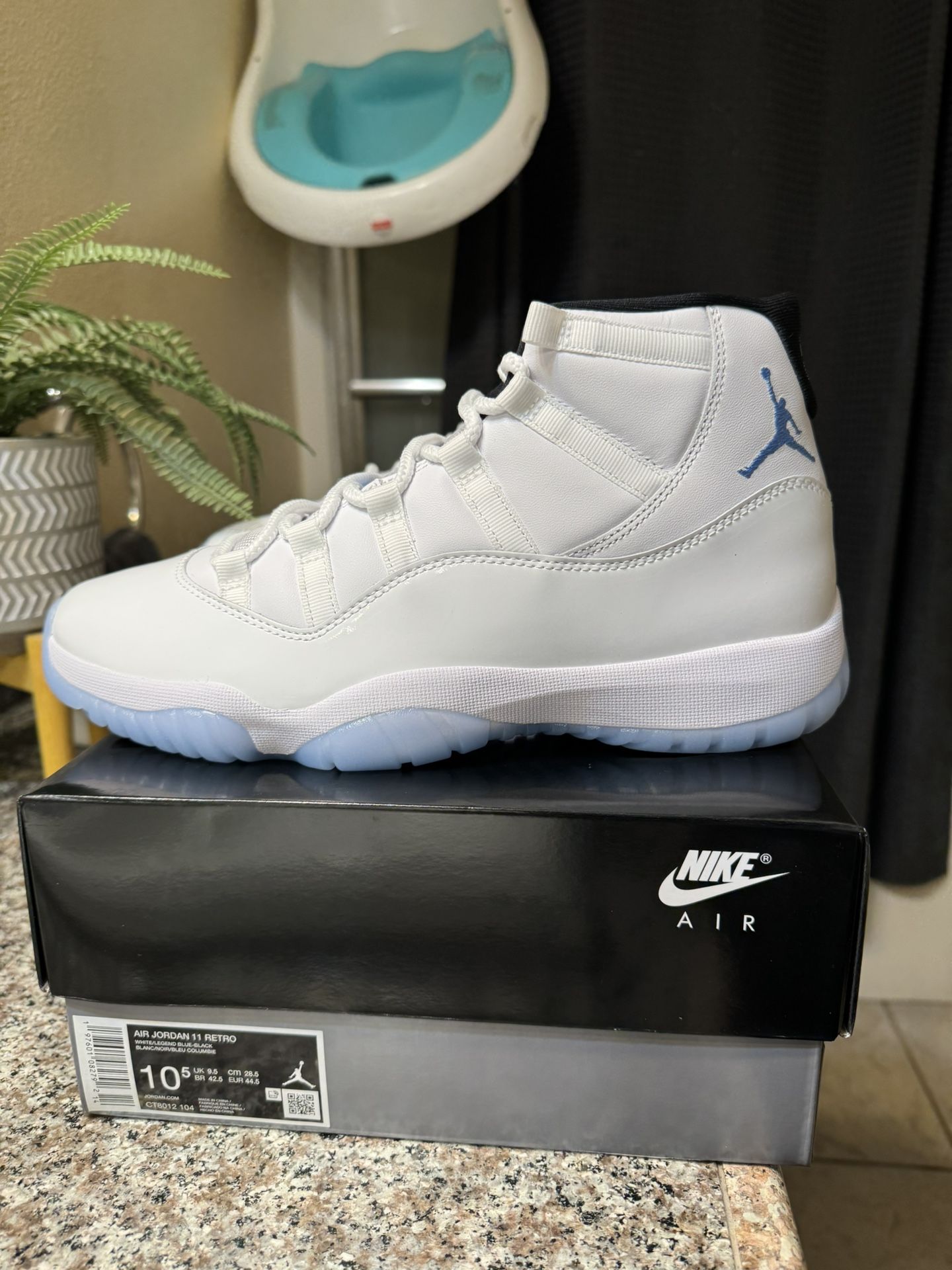 Jordan 11 Retro Legend Blue