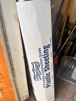 One roll of polyethylene sheeting unised