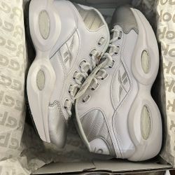 NEW** Men’s 9.5 Reebok Sneaker 