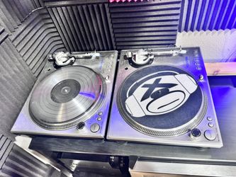 2 DJ Turntables - Audiophile Vinyl Record Player - Stanton STR8 100 (pair)