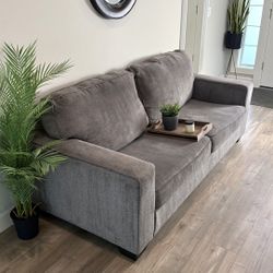 Grey Couch (FREE Delivery!🚚)