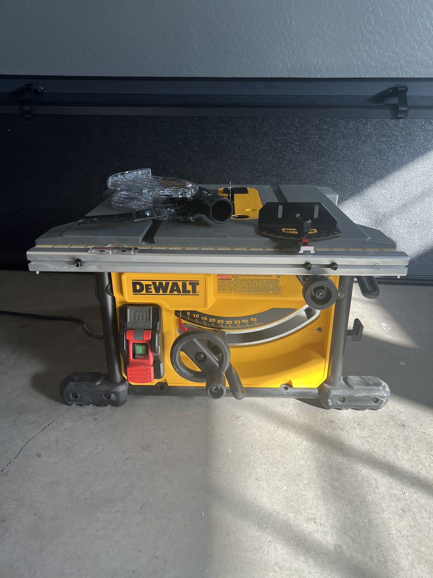 Dewalt 15 Amp 8 1/4” Portable Table Saw
