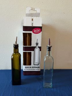 Set of 2 oil dispenser bottles