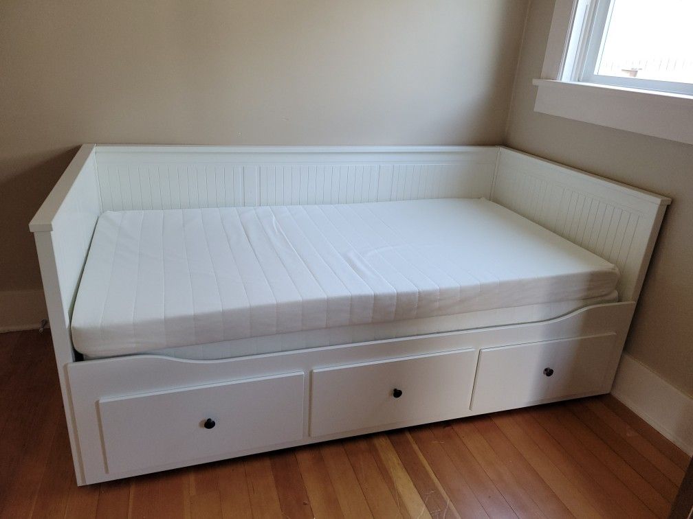 Newer IKEA Trundle Daybed w/Storage