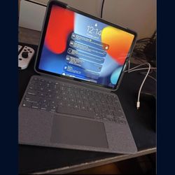 iPad Pro 11 Inch (2021) With Keyboard case