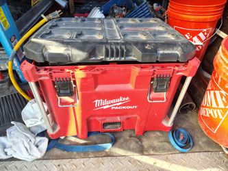 Milwaukee packout tool box